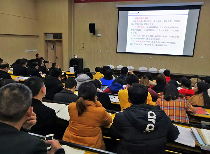 冉校長演講現(xiàn)場(chǎng)